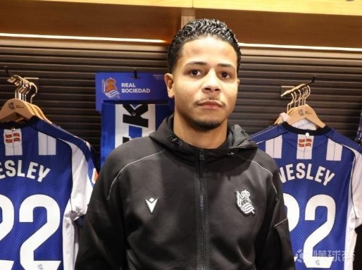 租借加盟皇家社会后，韦斯利已经枯坐板凳一个月